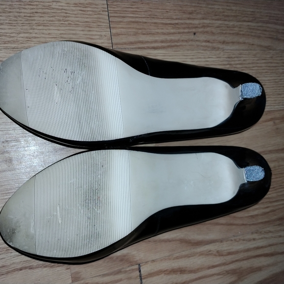 Shoes - Picture 3 of 4